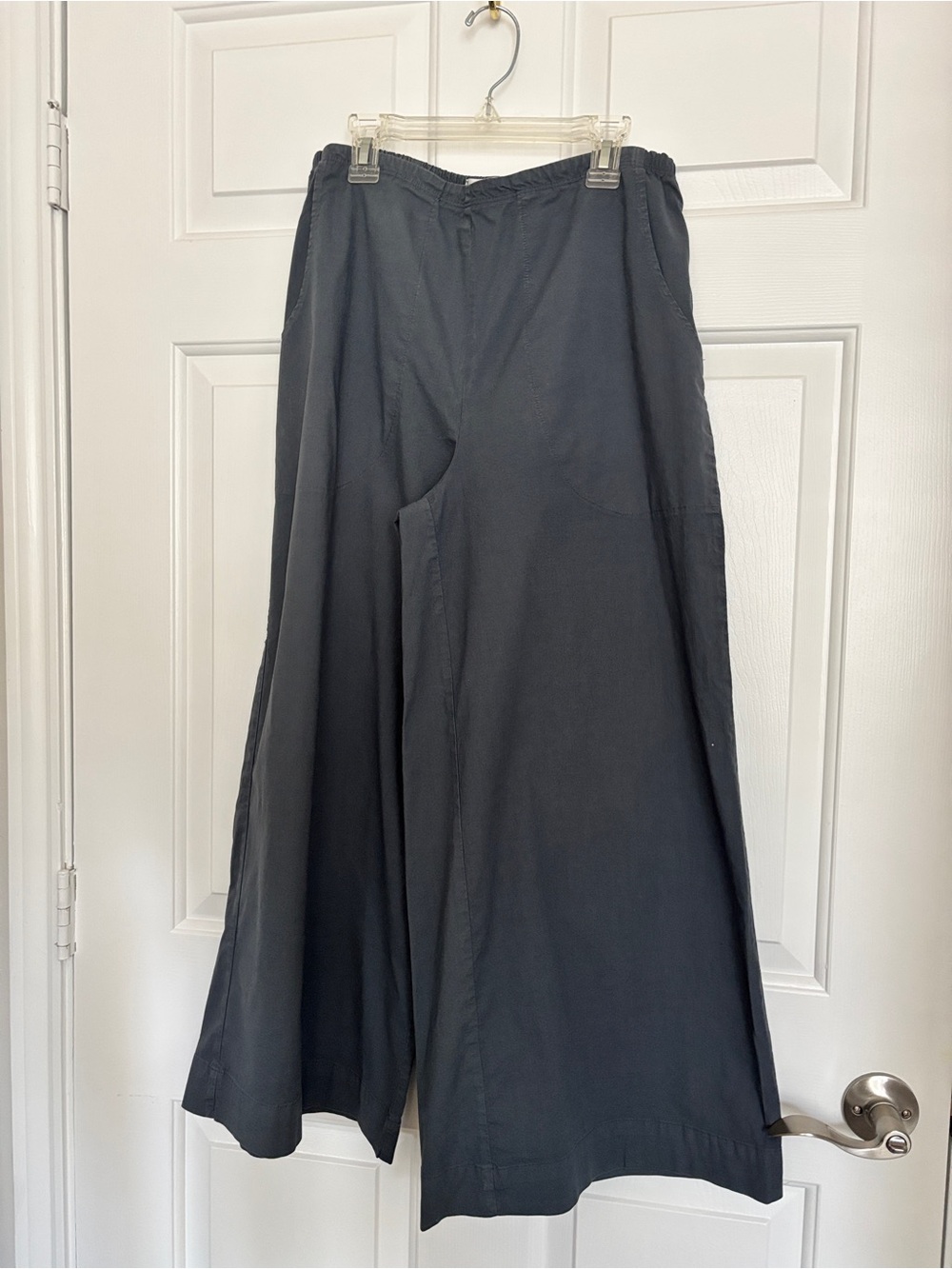 Cut Loose womens Grey Medium EUC extra Wide-Leg pants